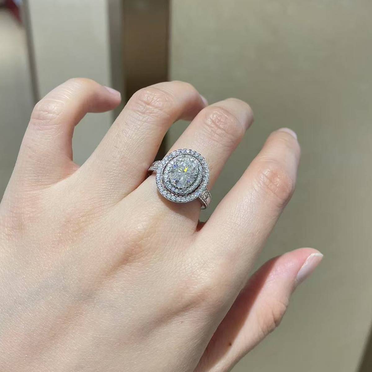 奢华双层蛋形圆包女戒S925银镀白金定制选款主石莫桑钻2.0ct/副石高碳钻